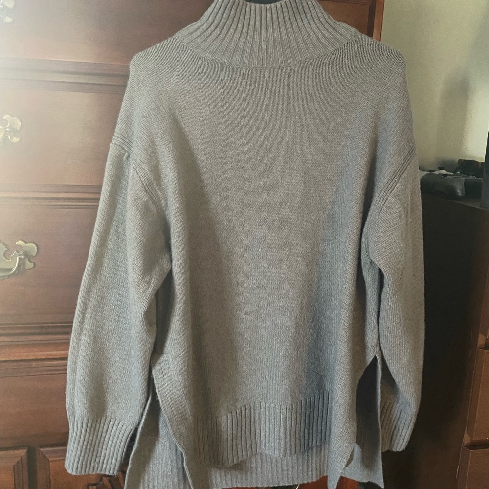 HM maternity sweater